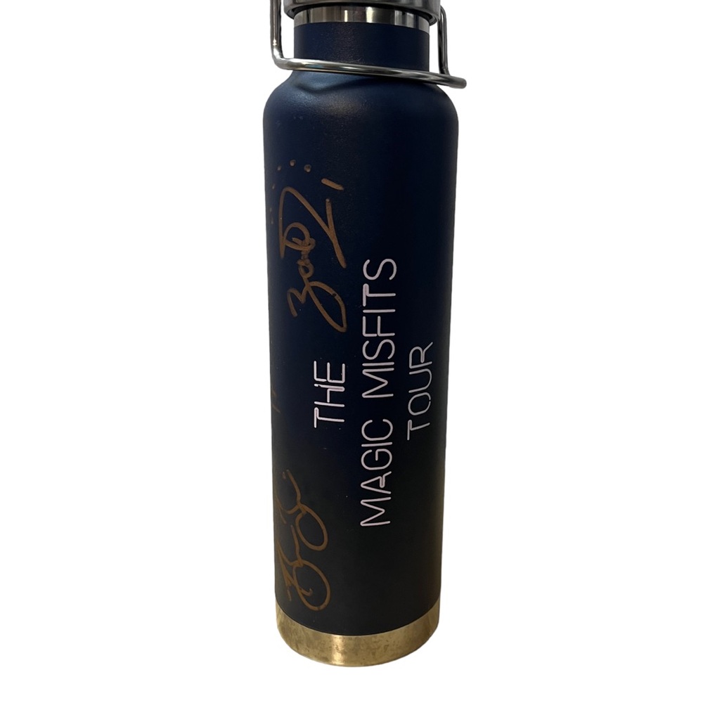 🚨 Magic Giant Signed Water Bottle
